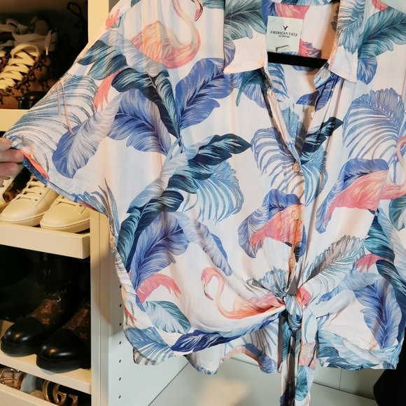 ๐ฆฉAE flamingo cropped knot shirt M - Picture 6 of 7